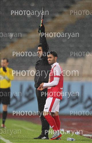 <span style='background: #33747a;font-weight: 300;font-size: 10px;box-shadow: 2px 3px 5px black;border-radius: 2px;margin: 2px;color: #fff;padding: 2px 5px;font - size: 10px;line - height: 22px; '>صادق محرمی</span> 