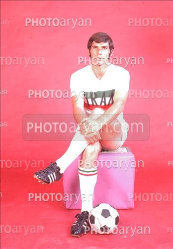 <span style='background: #33747a;box-shadow: 2px 3px 5px black;font-weight: 300;font-size: 10px;border-radius: 2px;margin: 2px;color: #fff;padding: 2px 5px;font - size: 10px;line - height: 22px; '>کارو حق وردیان</span> 