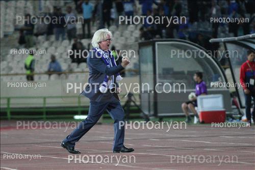 <span style='background: #33747a;font-weight: 300;font-size: 10px;box-shadow: 2px 3px 5px black;border-radius: 2px;margin: 2px;color: #fff;padding: 2px 5px;font - size: 10px;line - height: 22px; '>وینفرد شفر</span> 